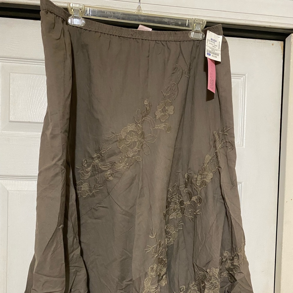Elastic waist skirt
